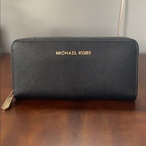 Michael Kors Jet Set Clutch